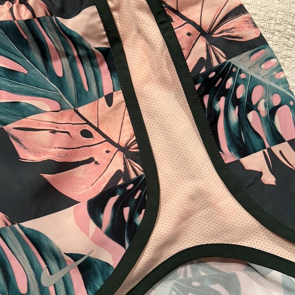 NOT FOR SALE Nike Dri-fit Tropical Athletic Set - Picture 6 of 6